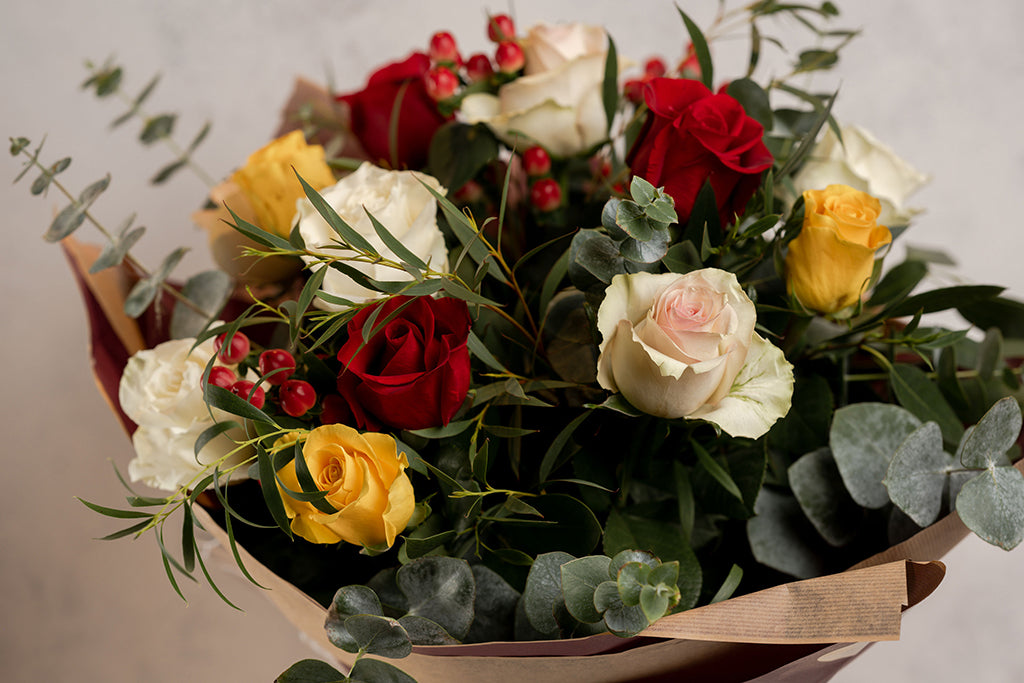 12 Mixed Roses